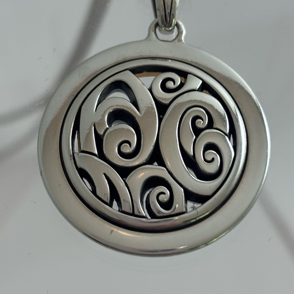 Spin Master Pendant Necklace - Picture 3 of 5